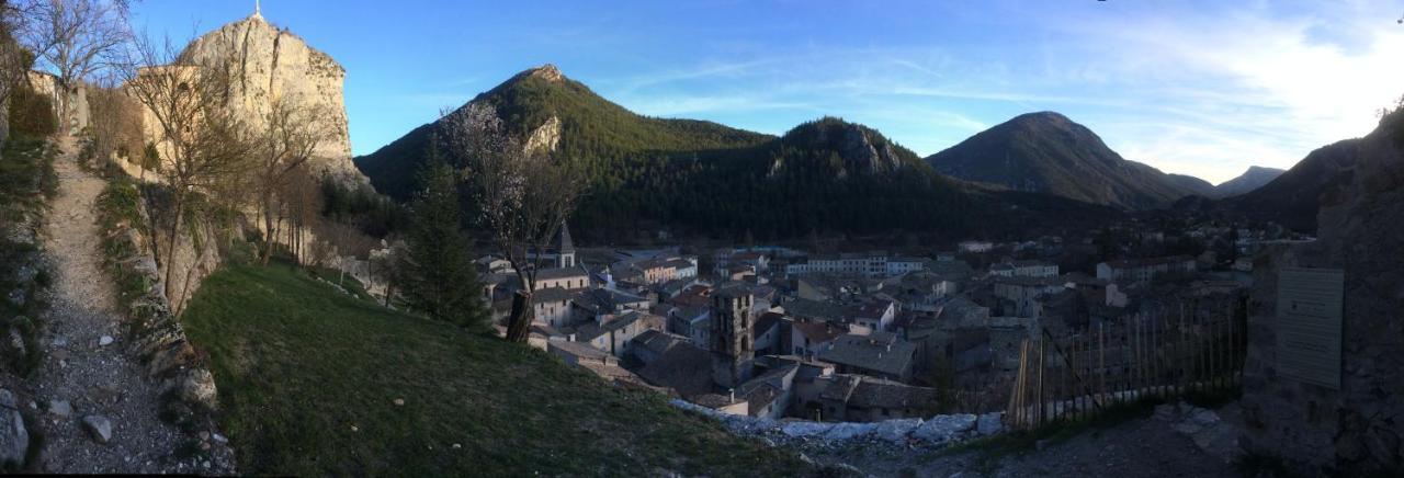 Aqui Sian Ben Hotel Castellane Exterior photo